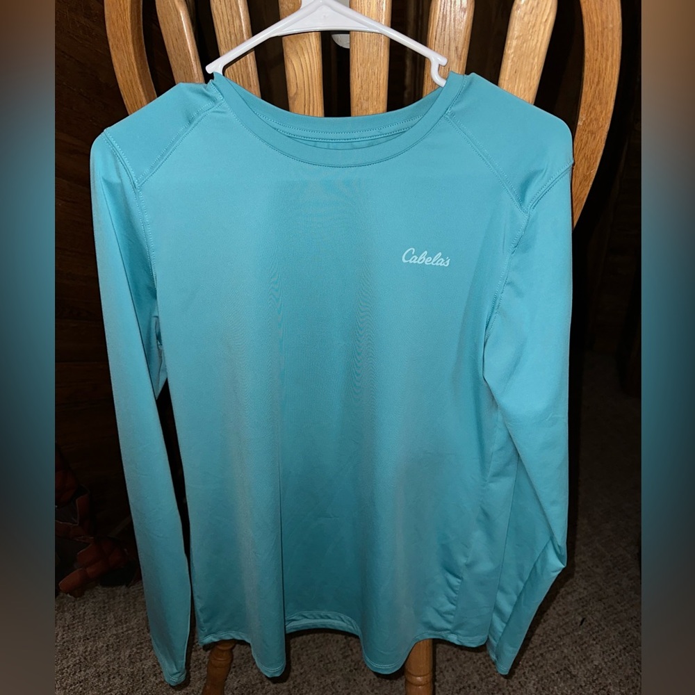 No flaws! Worn a couple times, not my favorite color that’s all☺️